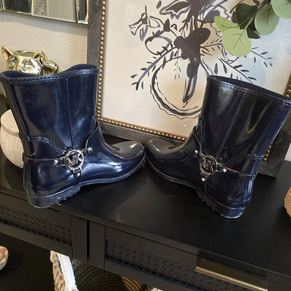MICHAEL KORS FULTON ICONIC LOGO HARNESS NAVY BLUE SHORT RAIN BOOTS
